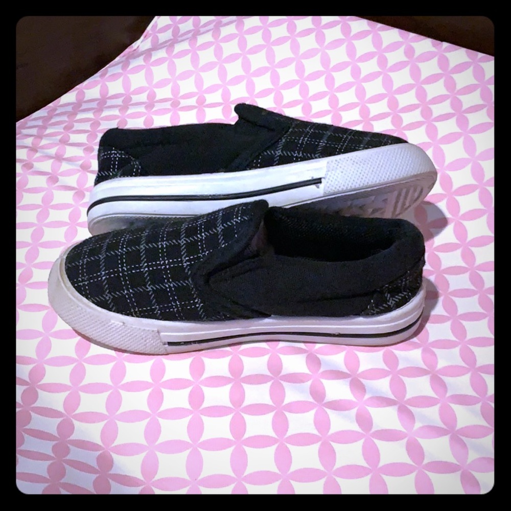 Super cute easy slip on and go!!